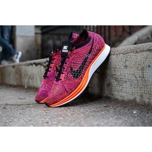 Nike Flyknit Racer - Acai Berry